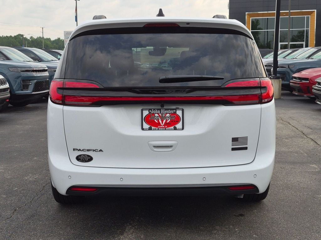 2027 Chrysler Pacifica Select