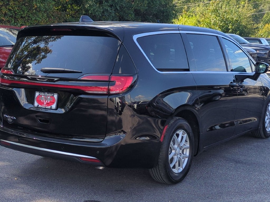 2027 Chrysler Pacifica Select