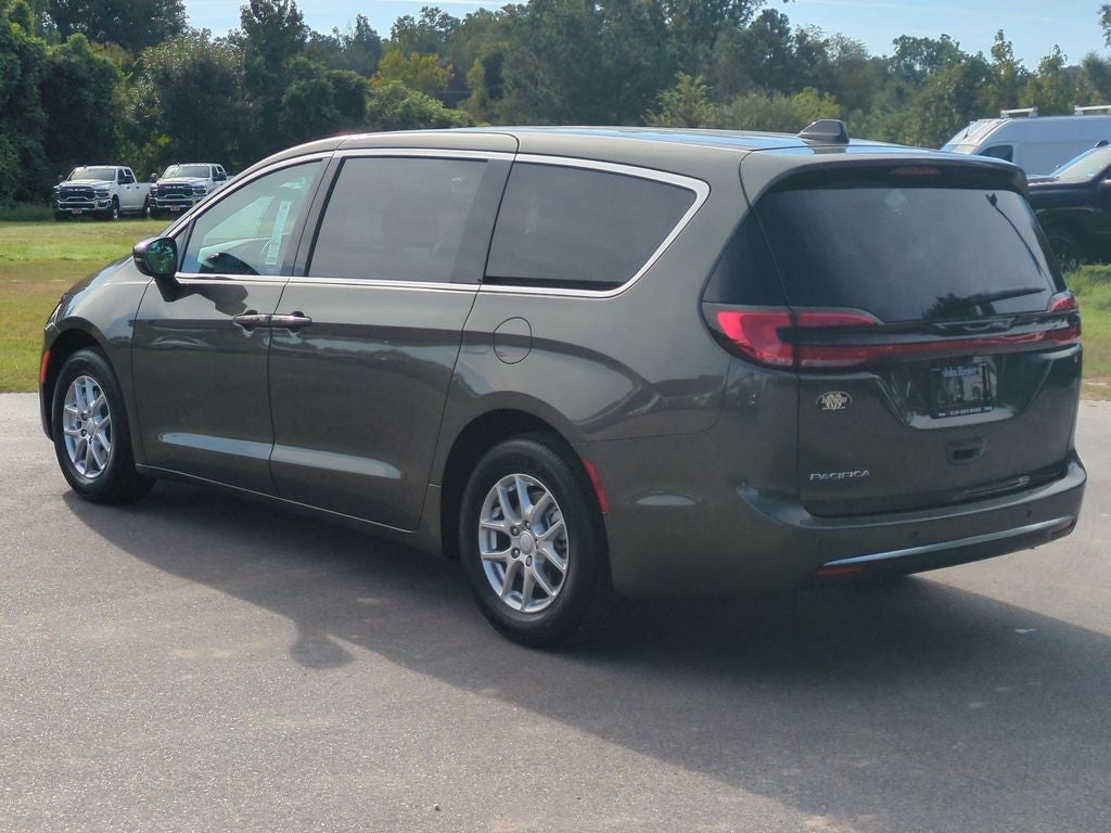 2027 Chrysler Pacifica Select