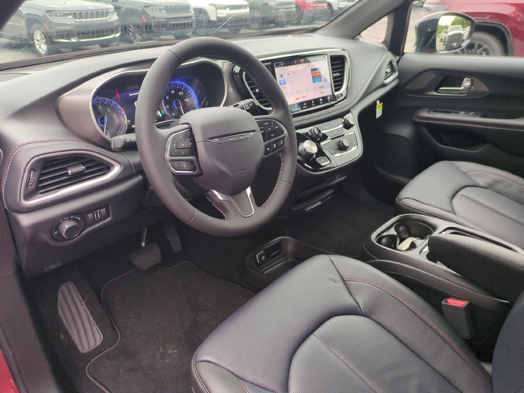 2027 Chrysler Pacifica Select