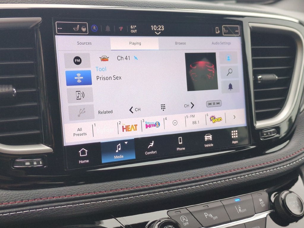 2027 Chrysler Pacifica Select