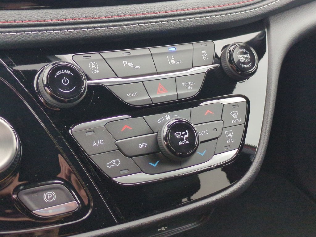 2027 Chrysler Pacifica Select