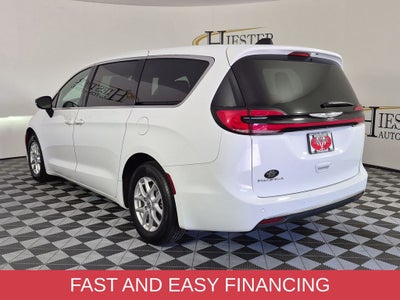 2025 Chrysler Pacifica Select