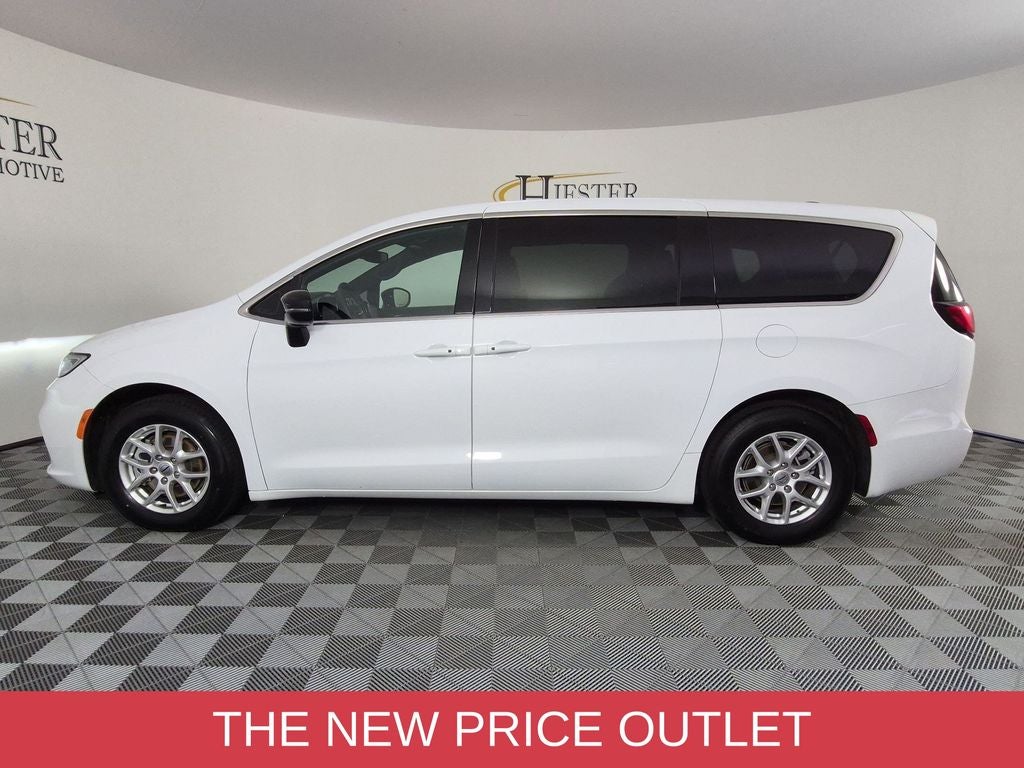 2025 Chrysler Pacifica Select
