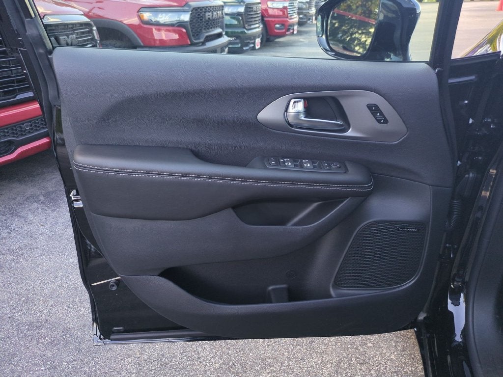 2027 Chrysler Pacifica Limited