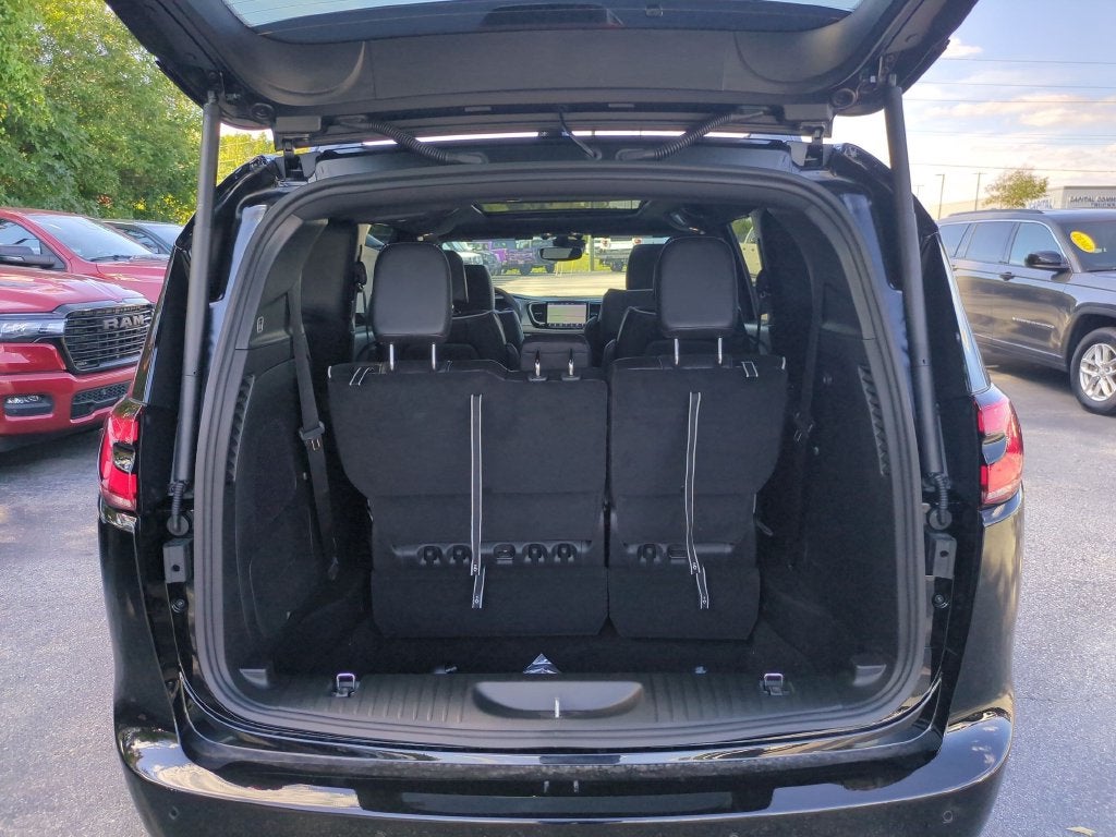 2027 Chrysler Pacifica Limited