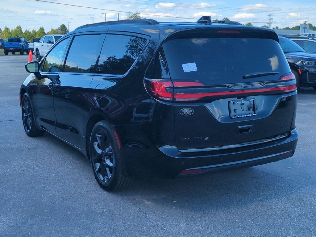 2027 Chrysler Pacifica Limited