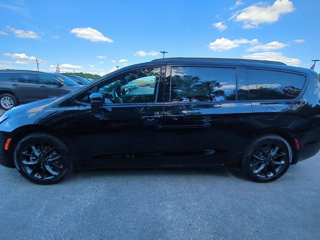 2027 Chrysler Pacifica Limited