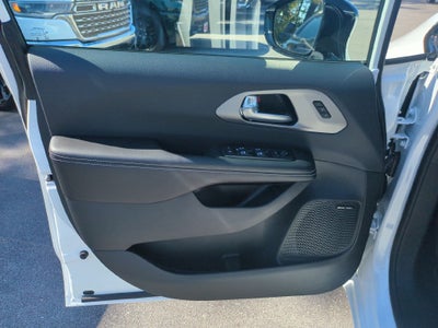 2027 Chrysler Pacifica Limited