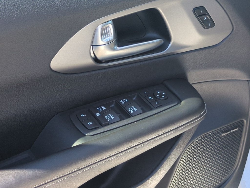 2027 Chrysler Pacifica Limited