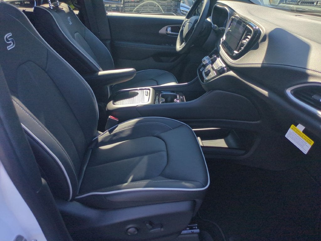 2027 Chrysler Pacifica Limited