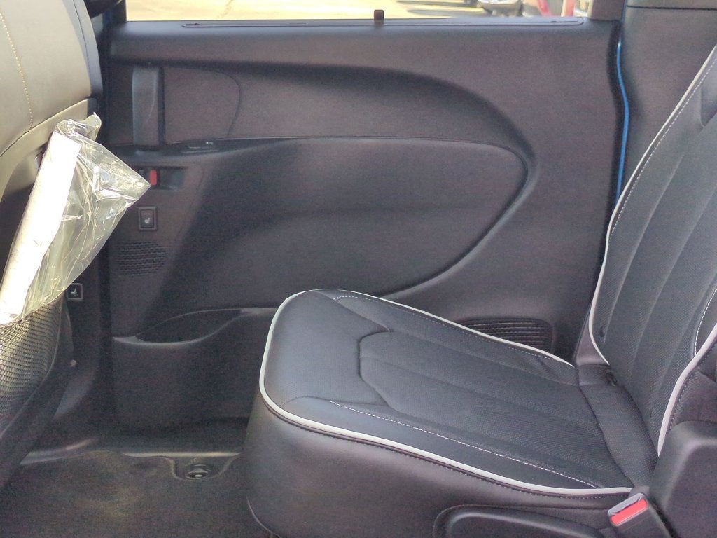 2027 Chrysler Pacifica Limited