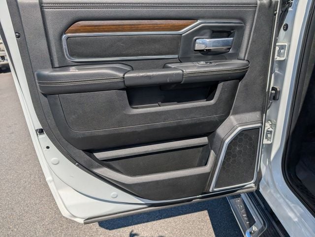 2023 RAM 3500 Laramie Crew Cab 4x4 6'4' Box