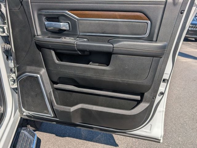 2023 RAM 3500 Laramie Crew Cab 4x4 6'4' Box