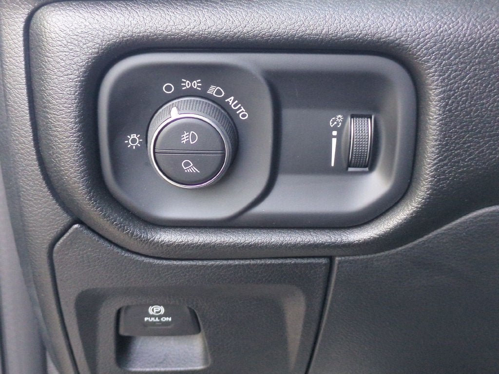 2027 RAM 1500 Big Horn/Lone Star