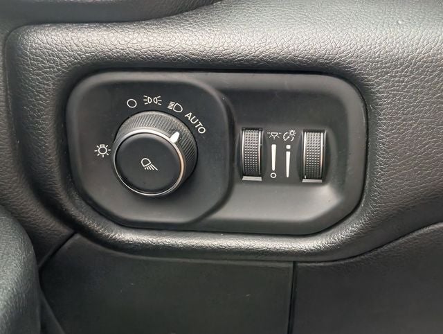 2019 RAM 2500 Tradesman Crew Cab 4x4 6'4' Box