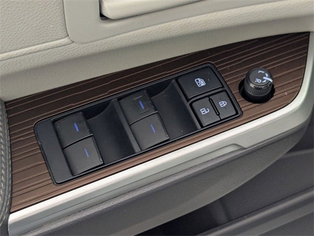 2021 Toyota Sienna LE 8 Passenger