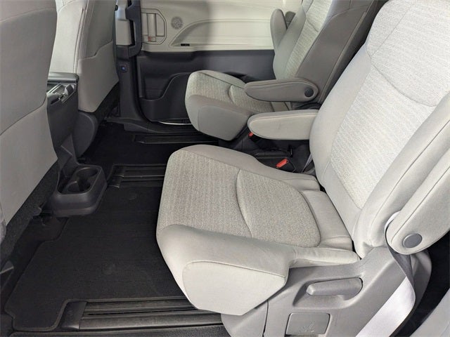 2021 Toyota Sienna LE 8 Passenger
