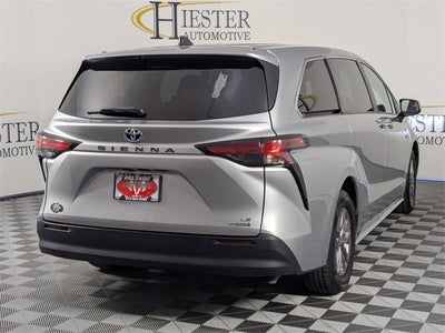 2021 Toyota Sienna LE 8 Passenger