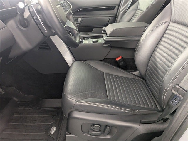 2023 Land Rover Discovery S