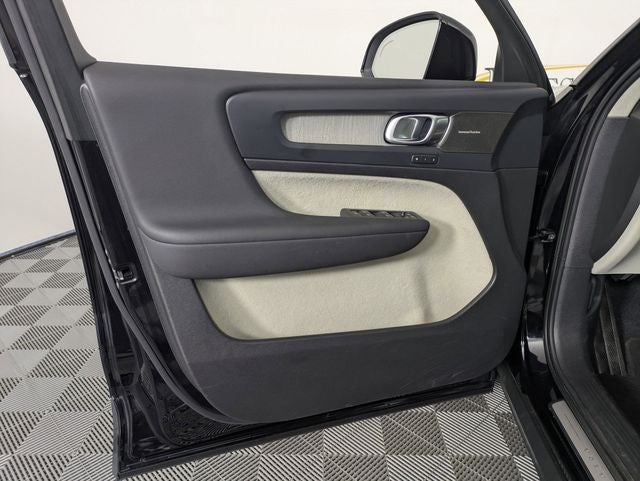 2023 Volvo XC40 Ultimate