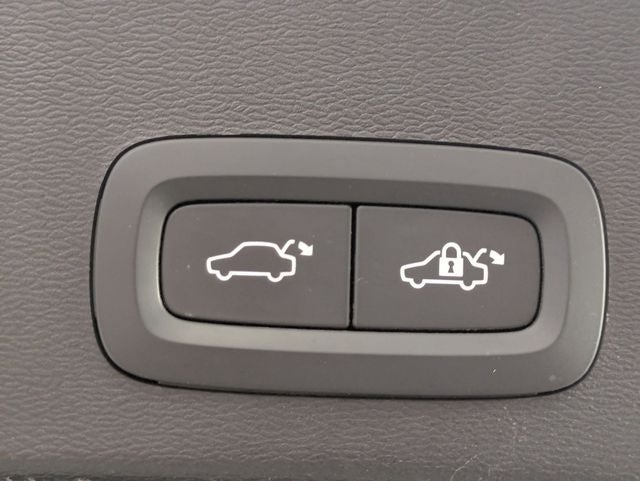 2023 Volvo XC40 Ultimate