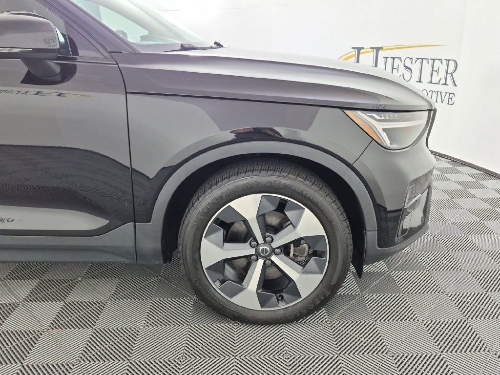 2023 Volvo XC40 B5 Plus Dark Theme