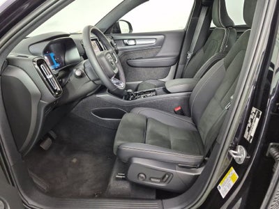 2023 Volvo XC40 B5 Plus Dark Theme