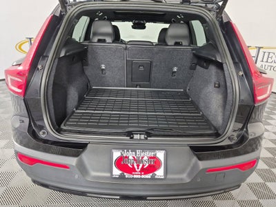 2023 Volvo XC40 B5 Plus Dark Theme