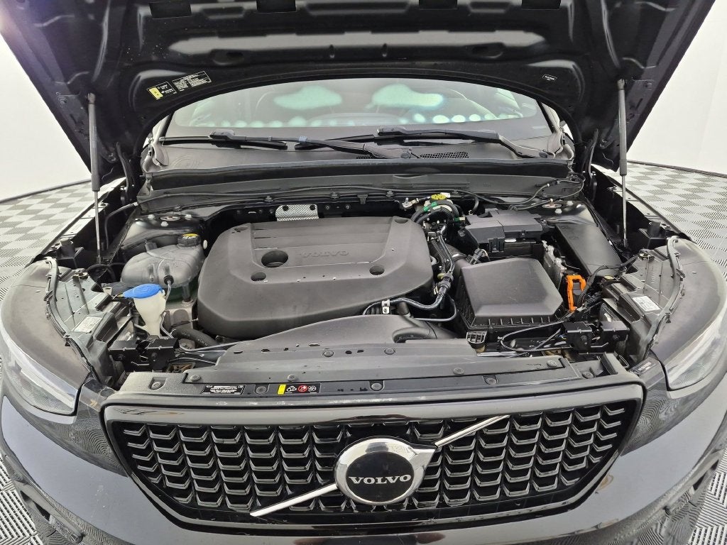 2023 Volvo XC40 B5 Plus Dark Theme
