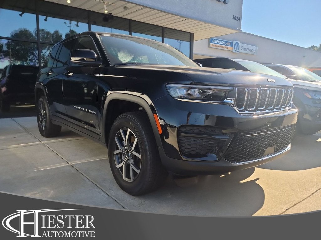 2027 Jeep Grand Cherokee Laredo