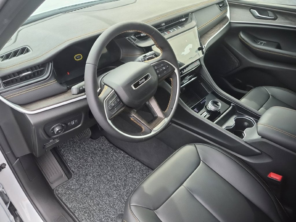 2026 Jeep Grand Cherokee Base