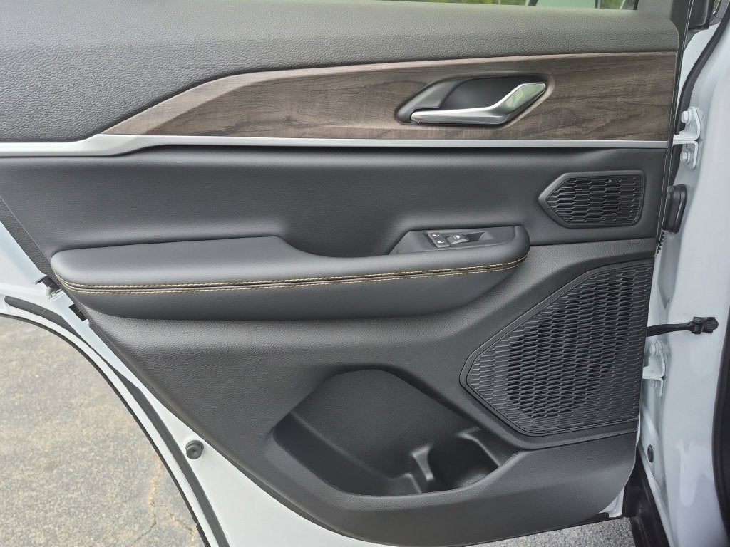2026 Jeep Grand Cherokee Base