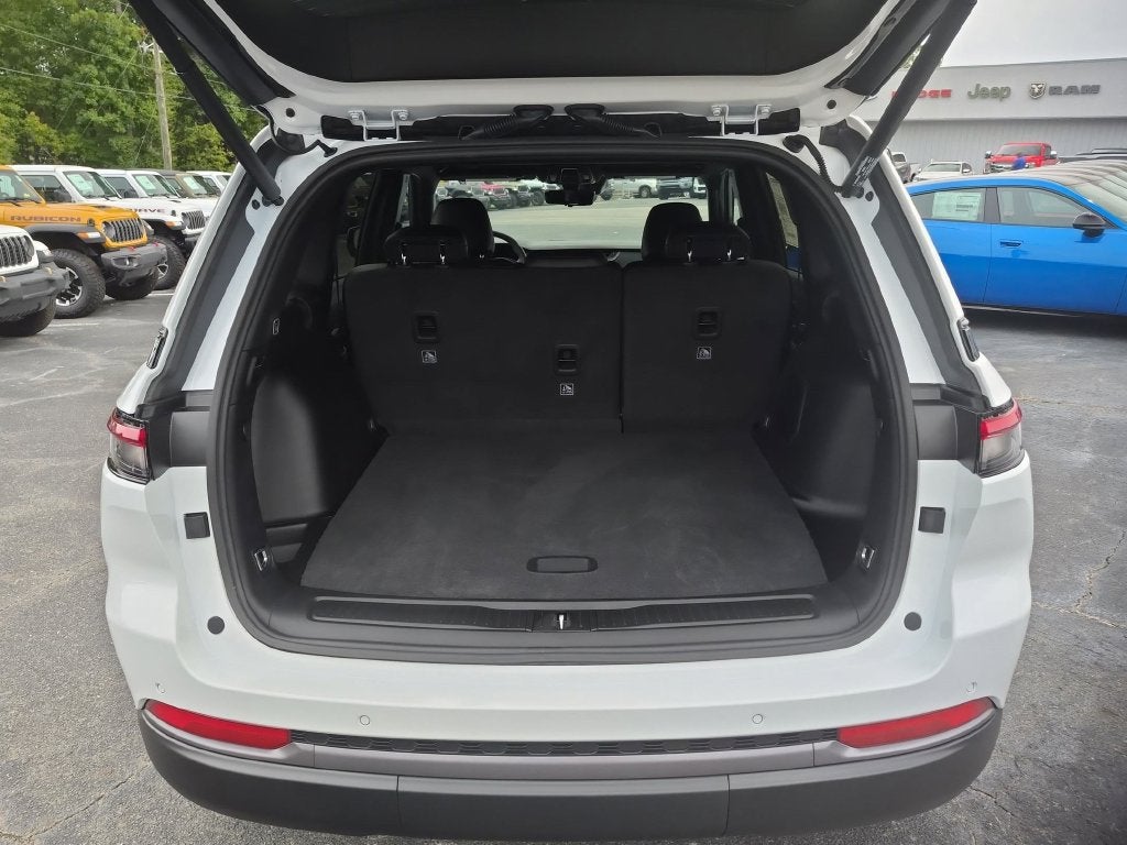 2026 Jeep Grand Cherokee Base