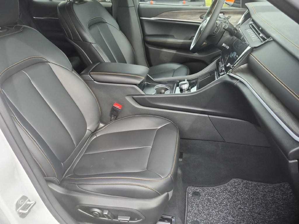 2026 Jeep Grand Cherokee Base
