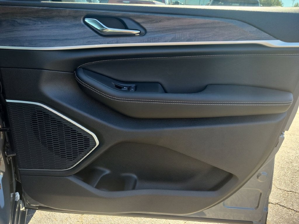 2027 Jeep Grand Cherokee Limited Reserve
