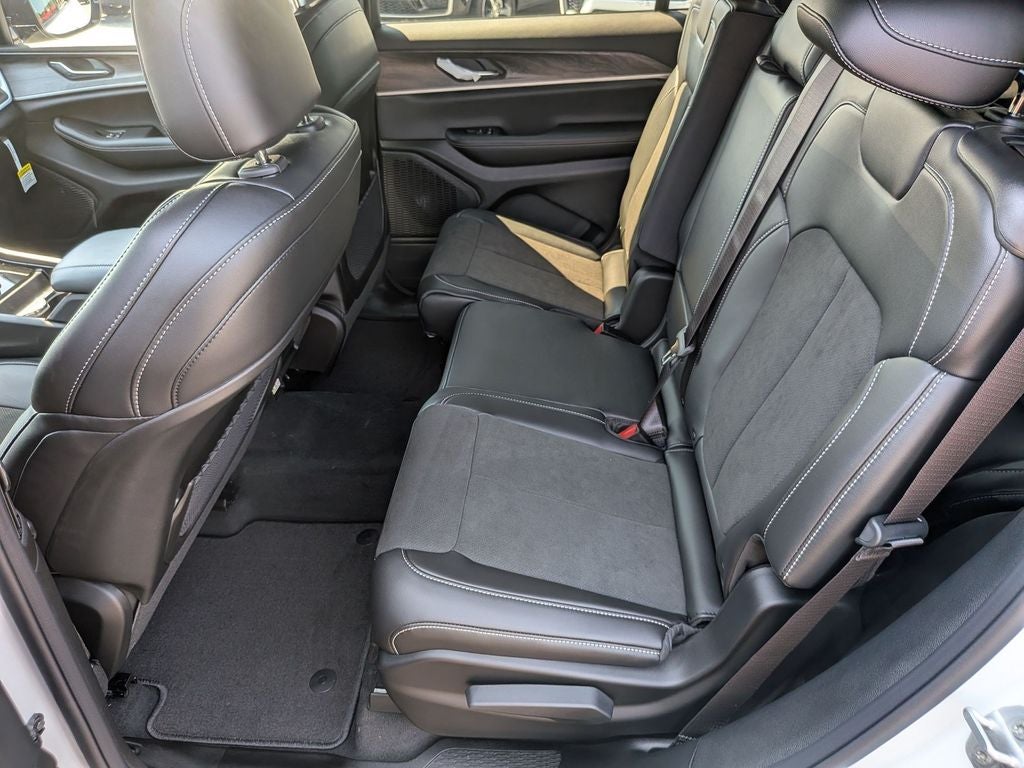 2027 Jeep Grand Cherokee L Laredo Altitude
