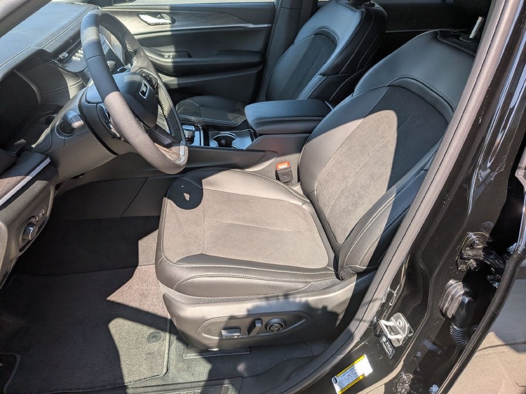 2027 Jeep Grand Cherokee L Laredo Altitude