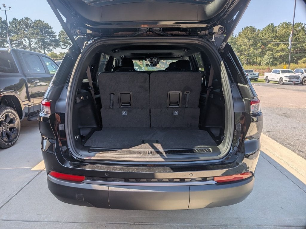2027 Jeep Grand Cherokee L Laredo Altitude