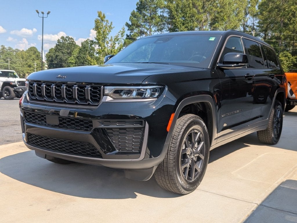2027 Jeep Grand Cherokee L Laredo Altitude