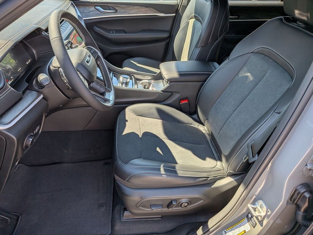 2027 Jeep Grand Cherokee L Laredo Altitude