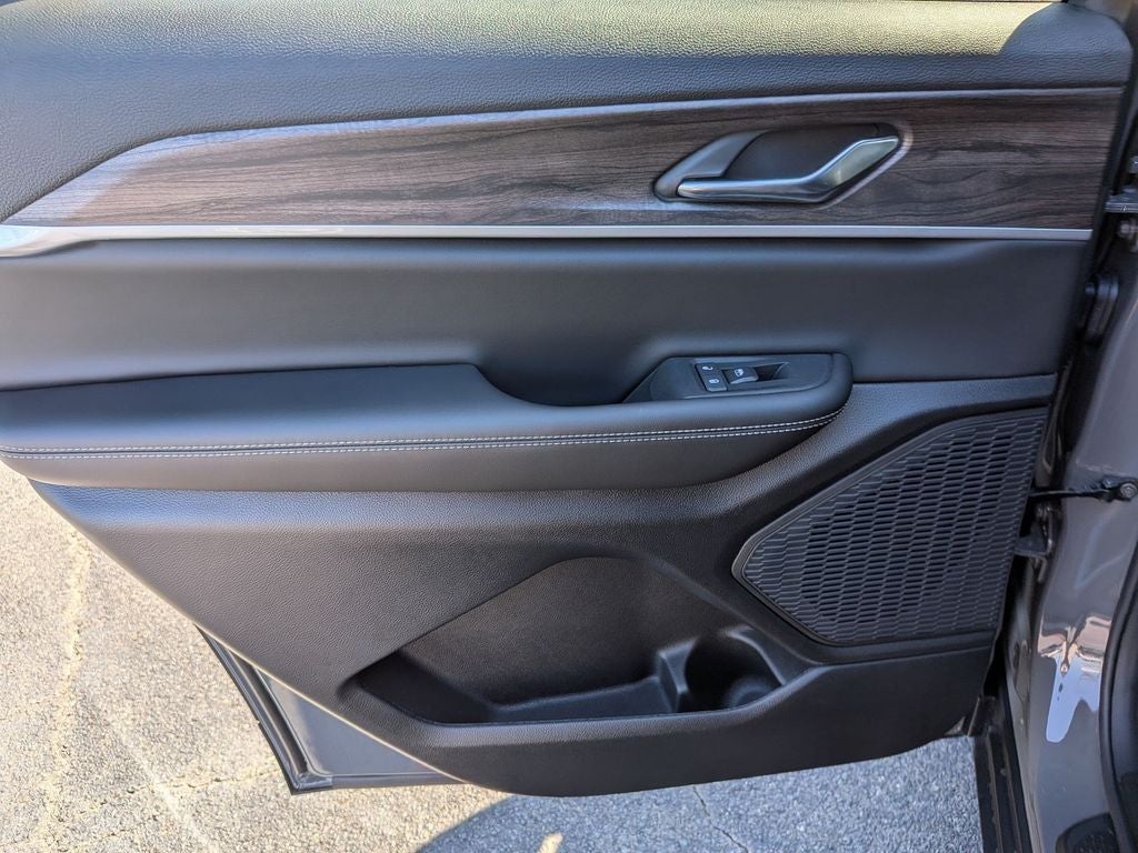 2027 Jeep Grand Cherokee L Laredo Altitude