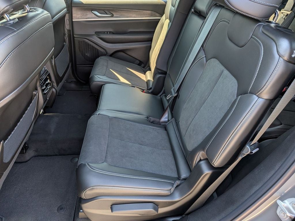 2027 Jeep Grand Cherokee L Laredo Altitude