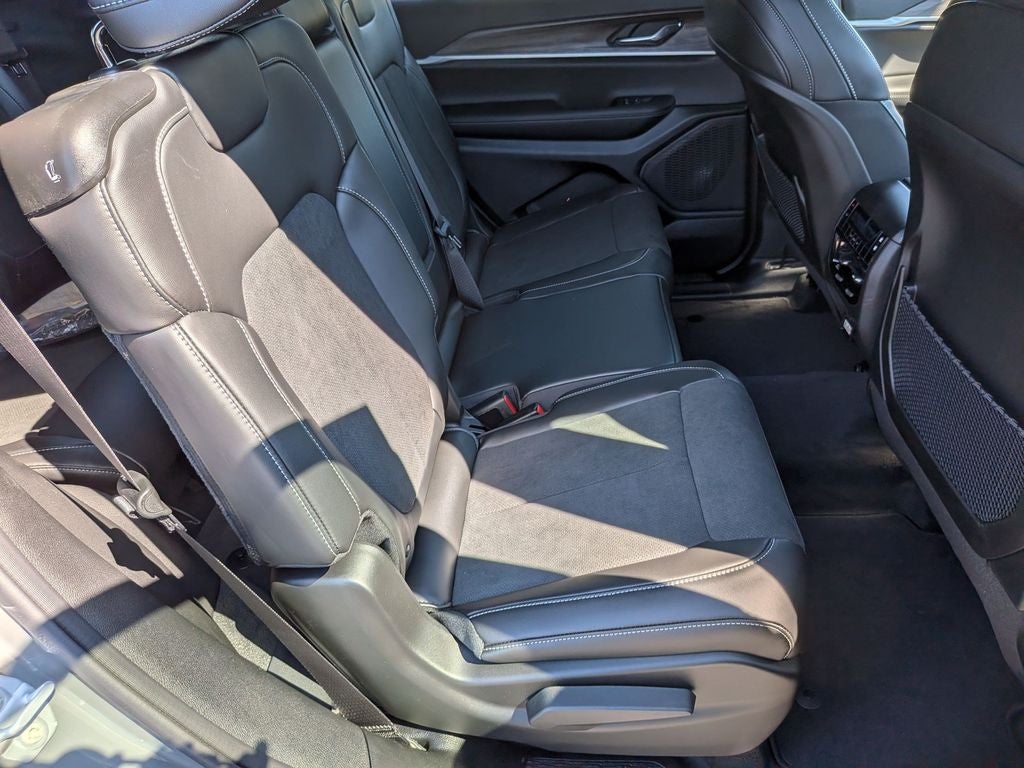 2027 Jeep Grand Cherokee L Laredo Altitude