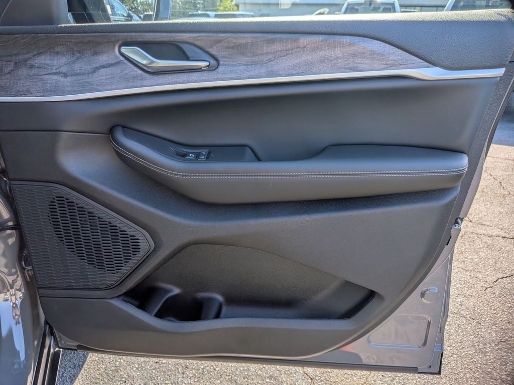 2027 Jeep Grand Cherokee L Laredo Altitude