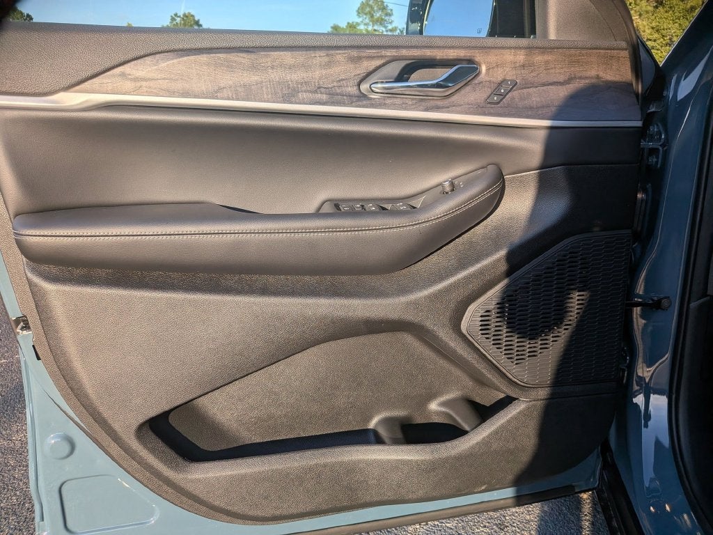 2027 Jeep Grand Cherokee L Limited