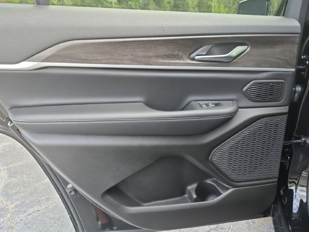 2027 Jeep Grand Cherokee L Limited
