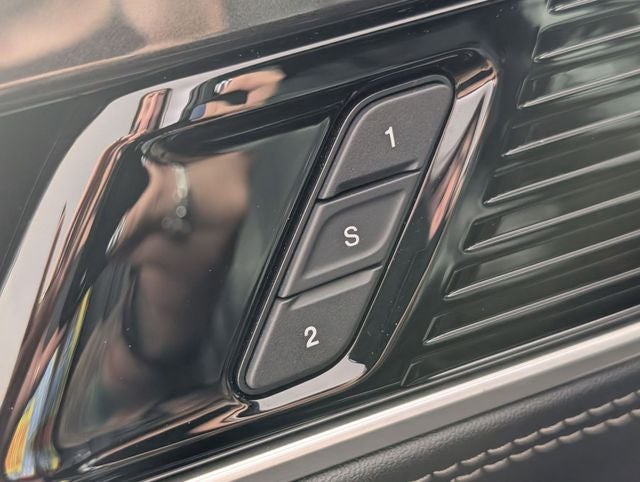 2023 Jeep Wagoneer Base