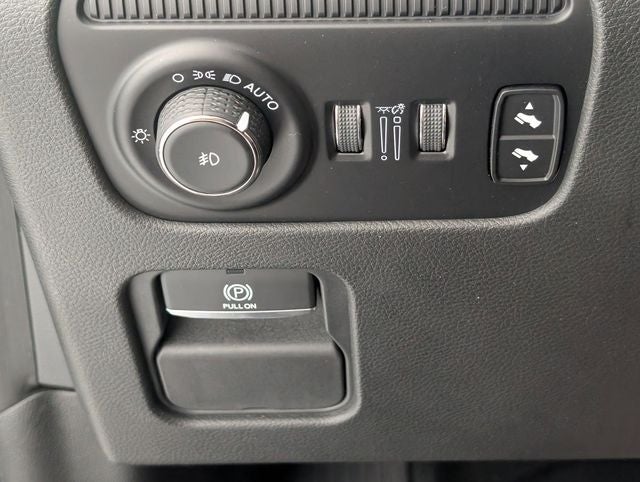 2023 Jeep Wagoneer Base