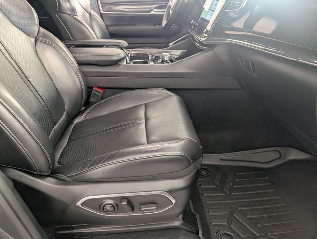 2023 Jeep Wagoneer Base